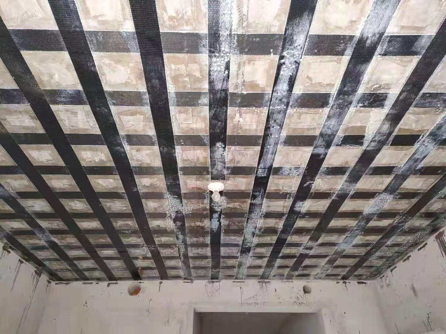 廊坊碳纤维板在混凝土结构加固中有何作用